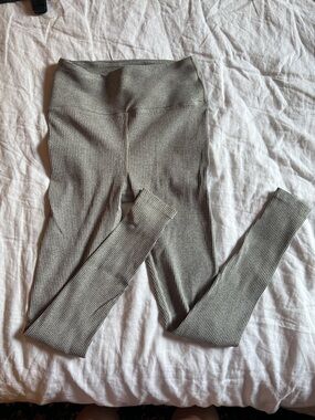 Year of Ours Ribbed Leggings in Light Gray